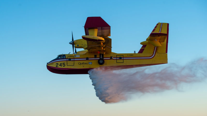 On the evening of Wednesday, October 26, 2022, the Los Angeles County Fire Department (LACoFD) co-hosted a day-into-night demonstration of the Quick Reaction Force program’s fire-suppression, retardant-dropping helitanker at the Department’s Helispot 69 Bravo in Topanga.