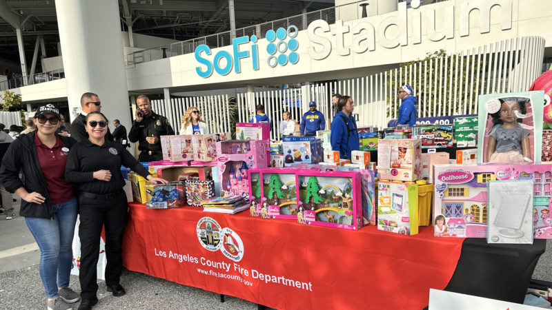 On Thursday, December 22, 2022, the Los Angeles County Fire Department (LACoFD) partnered with the Los Angeles Rams and the First Responder Children’s Foundation to distribute toys at ABC7’s Spark of Love event at SoFi Stadium in Inglewood.