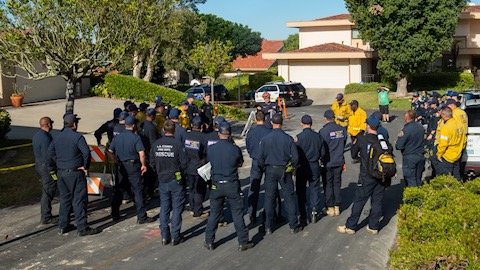On Saturday, August 19, 2023, the County of Los Angeles Fire Department’s (LACoFD) specially trained Urban Search and Rescue (USAR) team and fire suppression aids (FSA) removed hazardous products and personal items from red-tagged homes in Rolling Hills Estates.