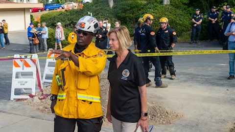 On Saturday, August 19, 2023, the County of Los Angeles Fire Department’s (LACoFD) specially trained Urban Search and Rescue (USAR) team and fire suppression aids (FSA) removed hazardous products and personal items from red-tagged homes in Rolling Hills Estates.