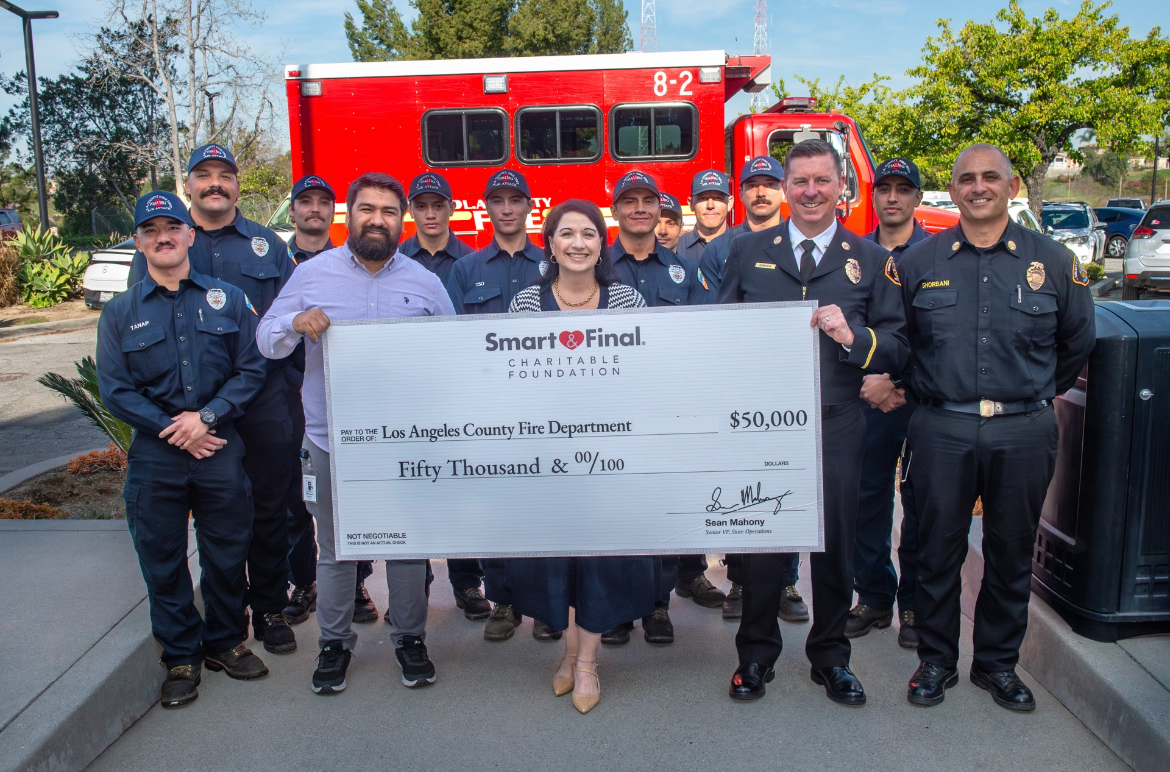 In a heartwarming gesture of support, the Smart & Final Charitable Foundation awarded the County of Los Angeles Fire Department (LACoFD) a generous monetary donation. On March 21, 2025, Tinamarie Squieri, Director of Smart & Final Charitable Foundation, graciously presented the $50,000 donation to the Department.