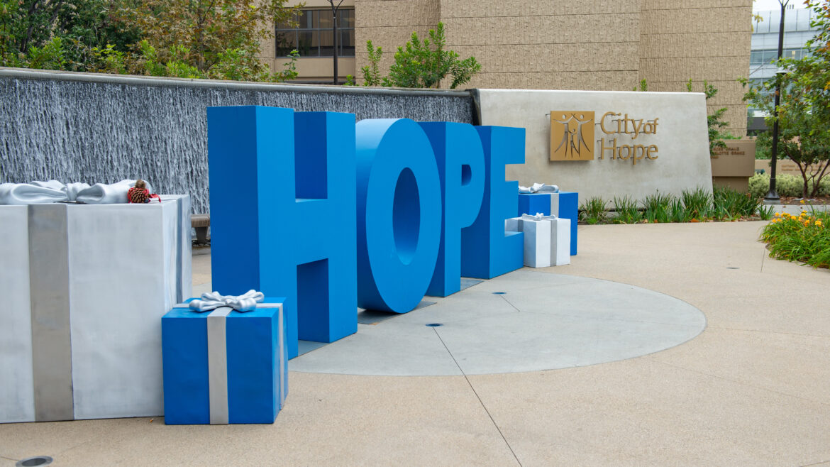 On Tuesday, December 23, 2025, the County of Los Angeles Fire Department’s (LACoFD) Public Information Office/Special Events Section and Division 2 firefighters joined together to visit with patients and families at City of Hope in Duarte.