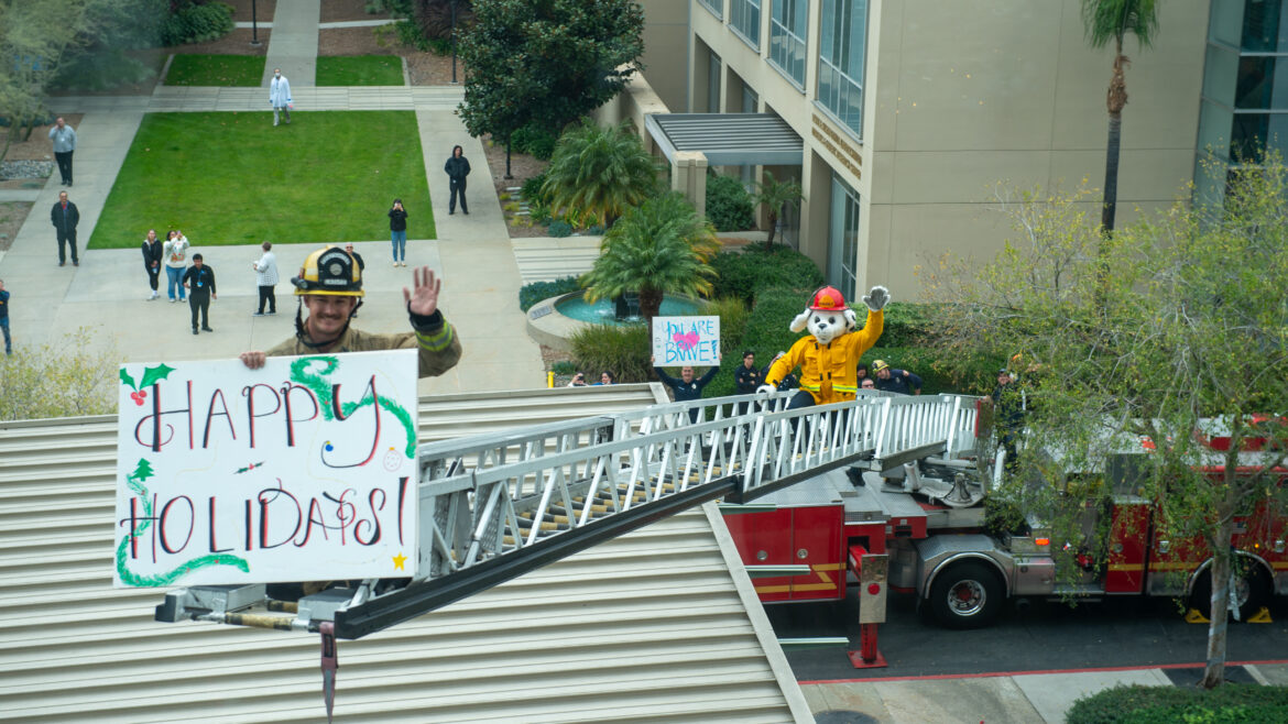 On Tuesday, December 23, 2025, the County of Los Angeles Fire Department’s (LACoFD) Public Information Office/Special Events Section and Division 2 firefighters joined together to visit with patients and families at City of Hope in Duarte.