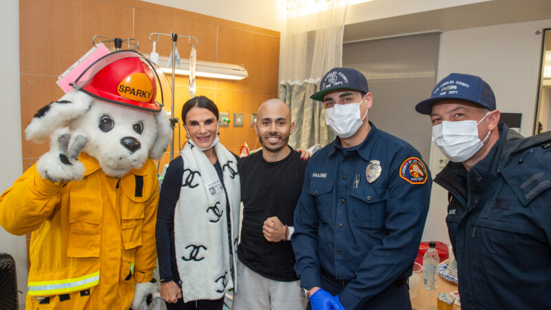 On Tuesday, December 23, 2025, the County of Los Angeles Fire Department’s (LACoFD) Public Information Office/Special Events Section and Division 2 firefighters joined together to visit with patients and families at City of Hope in Duarte.