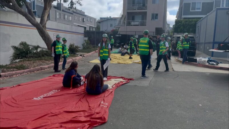 The County of Los Angeles Fire Department (LACoFD) congratulates 44 participants, including local residents and Lifeguard Division Junior Lifeguards, for completing the 20-hour Community Emergency Response Team (CERT) training in Hermosa Beach.